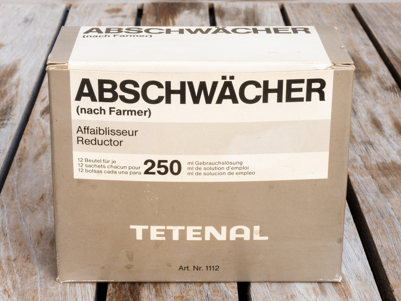 © Martin Frech: Abschwächer nach Farmer, konfektionierte Pulvermischungen von Tetenal zum Ansetzen von 12 mal 250 ml Gebrauchslösungen.