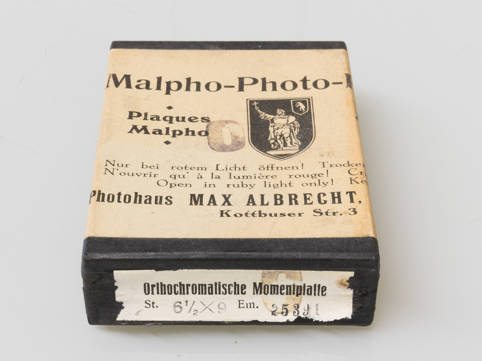 © Martin Frech: Ver­pa­ckung ortho­chroma­tischer Foto­platten, 1920er-Jahre