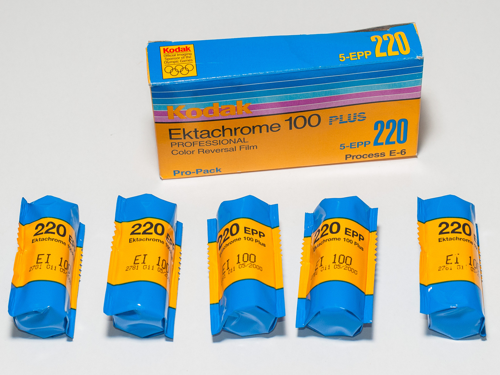 Kodak Ekta­chrome 100 Plus (EPP): Pro-Pack und fünf folierte Rollen; lange Zeit mein Standard­film für die Panorama­foto­grafie (Foto © Martin Frech, 2009).