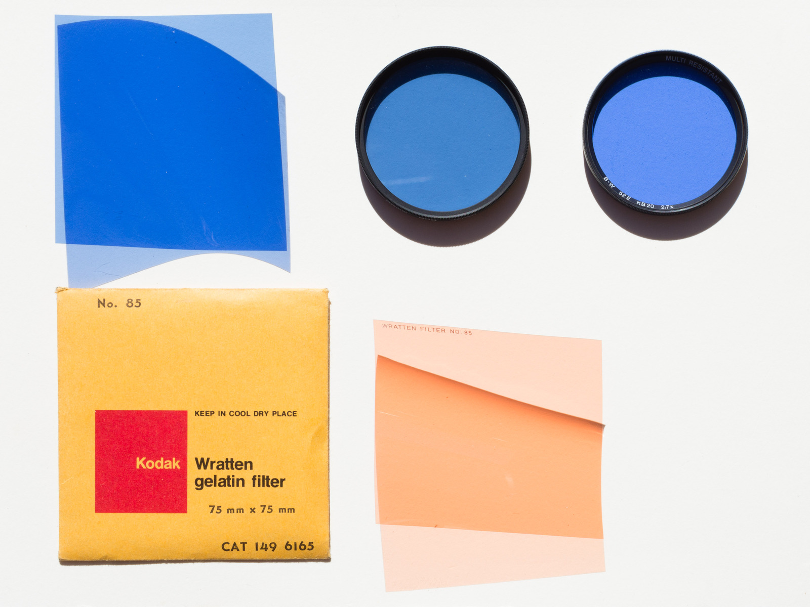 © Martin Frech: Farb­kon­versions­filter: Kodak Wratten No. 80A, Hoya 80B (= KB12) und B+W KB20 (obere Reihe); Kodak Wratten No. 85 (unten)