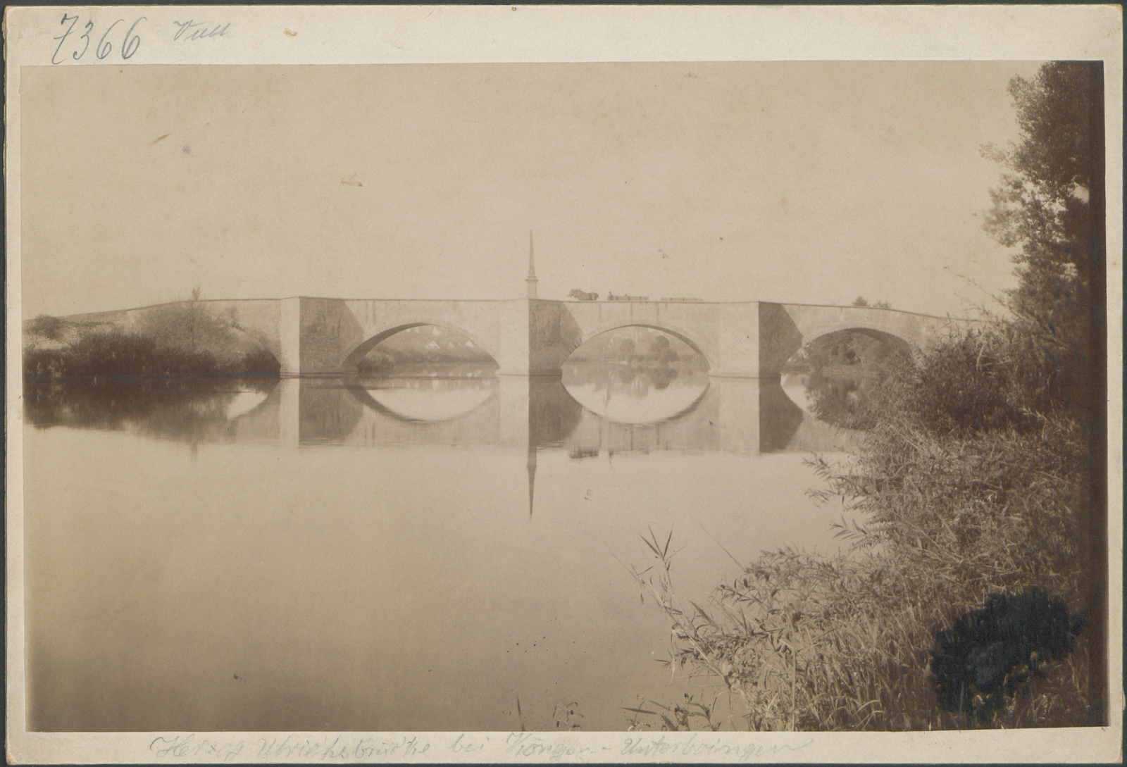 Scan eines Albuminabzugs von Paul Sinner (Tübingen): Ulrichsbrücke bei Köngen, ca. 1890. StadtA Rt. S 105/1 Nr. 86/16; Scan: Martin Frech 11/2025